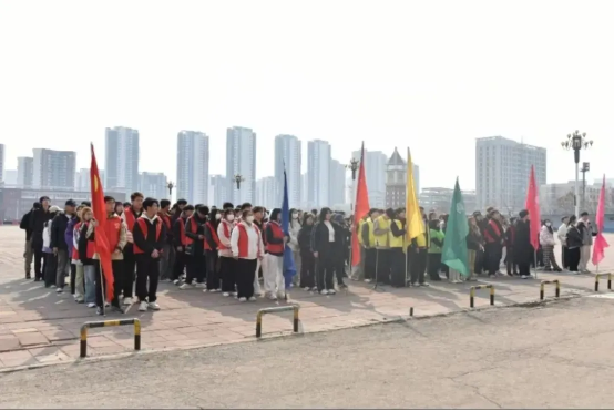 滨职学子学雷锋 志愿行动正当时
